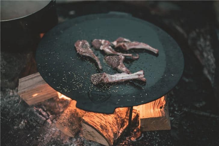 Robens Bighorn 3 Legged Cast iron Pan