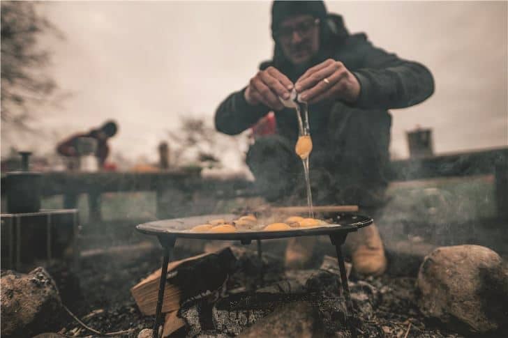 Robens Bighorn 3 Legged Cast iron Pan