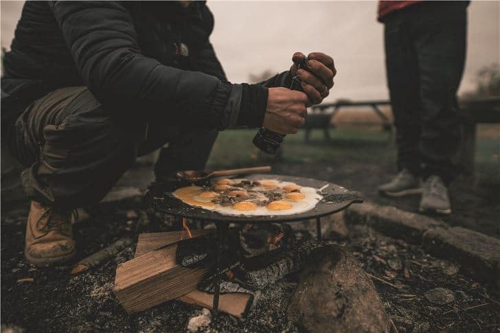 Robens Bighorn 3 Legged Cast iron Pan