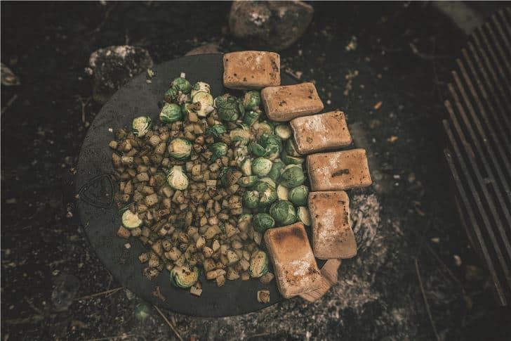 Robens Bighorn 3 Legged Cast iron Pan